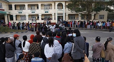 Myanmar halkı, 2021'deki askeri darbeden bu yana ilk kez oy kullanıyor