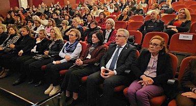 Nazilli'de Cumhuriyetin ilk kadın vekilleri konuşuldu