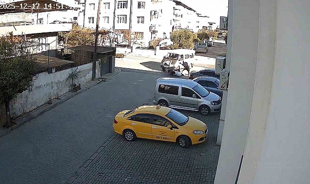 Nazilli'de minibüs önce motosiklete ardından park halindeki araçlara çarptı: 1 yaralı