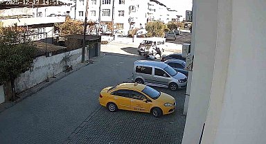 Nazilli'de minibüs önce motosiklete ardından park halindeki araçlara çarptı: 1 yaralı