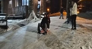 Nebiyan Dağı beyaza büründü, çocuklar gibi eğlendiler