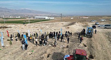 Niğde'de bal ormanı için 5 bin fidan toprakla buluştu