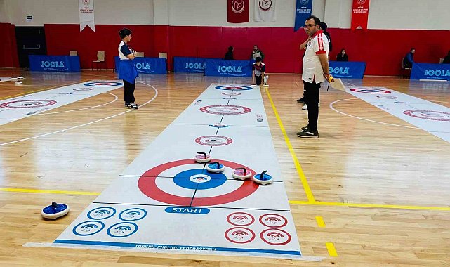 Niğde'de Okul Sporları Floor Curling Müsabakaları tamamlandı