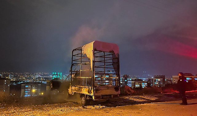 Niğde'de park halindeki kamyonette yangın çıktı
