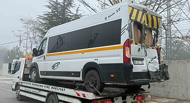 Öğrenci servisi, tır ve hafif ticari aracın karıştığı kazada 20 kişi yaralandı