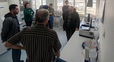 Öğrenciler analizleri yerinde gördü