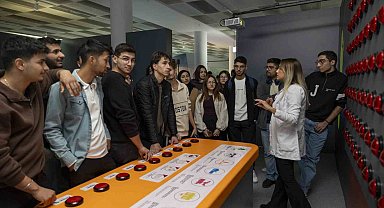 Öğrenciler, Mercan Bilim Merkezi'nde bilimle buluştu