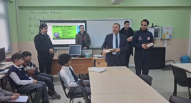 Öğrencilere Kur'an-ı Kerim hediye edildi
