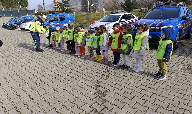 Öğrencilere temel trafik eğitimi verildi