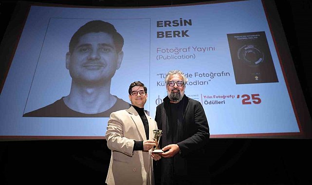 Öğretim görevlisi "Yılın Fotoğraf Yayını" ödülüne layık görüldü