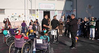 Okul bahçesi şenlik alanına döndü