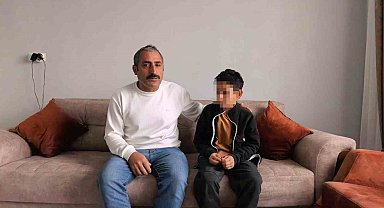 Okul müdürü, sinirlendiği öğrenciyi herkesin içinde darp etti