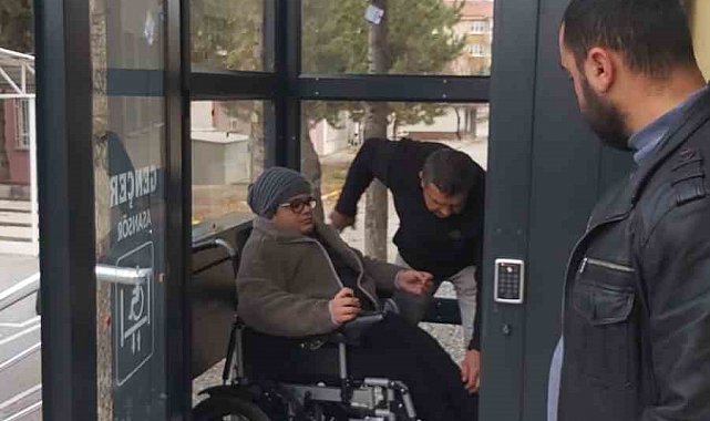 Okuldaki asansör engelini vali kaldırdı