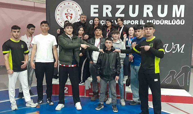 Oltulu liseliler bilek güreşinde rakiplerine geçit vermedi