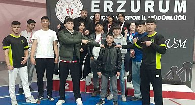 Oltulu liseliler bilek güreşinde rakiplerine geçit vermedi