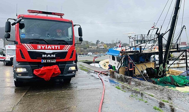 Ordu'da su alarak batma tehlikesi olan tekneye ekipler müdahale etti