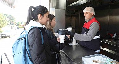 Ordu'da üniversite öğrencilerine sıcak çorba ikramı