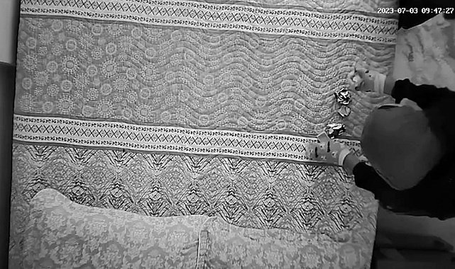 Osmaniye'de yatak odasındaki kameraya yansıyan hırsızlık