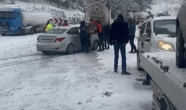 Osmaniye'de yoğun kar yağışı zincirleme kazaya neden oldu