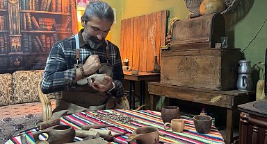 Osmaniyeli öğretmenin babaevi, ahşap atölyesi oldu