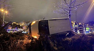 Otomobil ile hafif ticari araç çarpıştı: 3 yaralı
