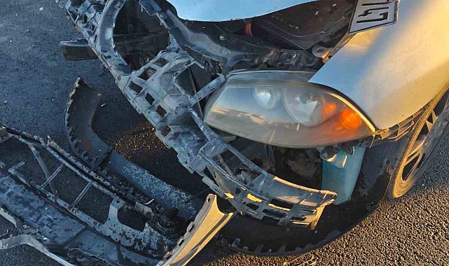 Otomobil ile kamyonet çarpıştı: 5 yaralı