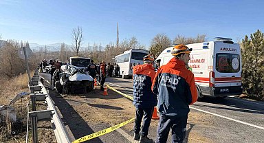 Otomobil ile midibüs çarpıştı: 10 yaralı