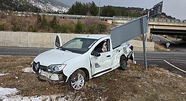 Otomobil ile tır çarpıştı