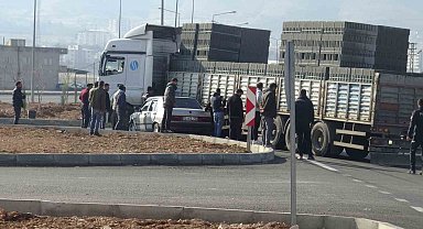 Otomobil tırın dorsesinin altında kaldı: Sürücünün burnu bile kanamadı