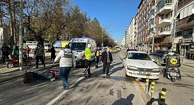 Otomobile çarpan elektrikli bisikletin sürücüsü ağır yaralandı