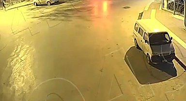 Otomobilin köprüden Yeşilırmak Nehri'ne uçtuğu kaza kamerada