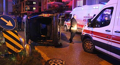 Otomobille çarpışan ticari araç yan yattı: 7 yaralı