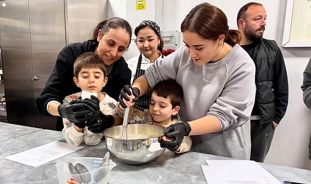 Özel bireyler mutfağa girdi, hem eğlendiler hem pişirdiler