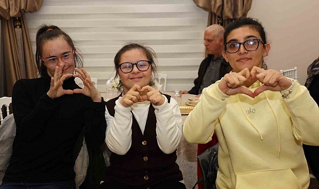 Özel bireyler müzik dolu gecede doyasıya eğlendi