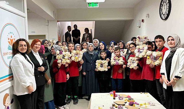 Özel öğrenciler kaynaştı sergi ilgi topladı