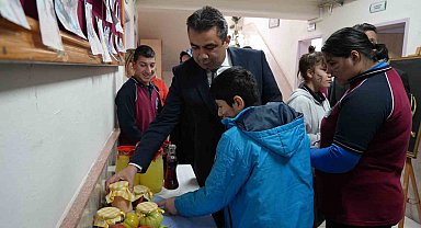 Özel ve engelli bireyler eserleriyle göz doldurdu