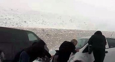 Palandöken geçidinde ulaşıma kar engeli