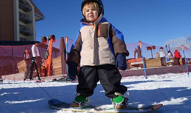 Palandöken'de yapay karla kayak keyfi