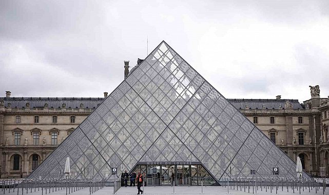 Paris'teki Louvre Müzesi çalışanları greve gitti, müze açılmadı