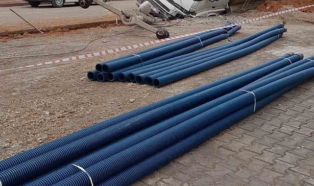 Park halindeki kamyon çukura düştü