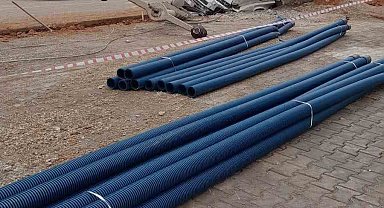 Park halindeki kamyon çukura düştü