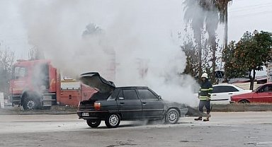 Park halindeki otomobilde yangın çıktı