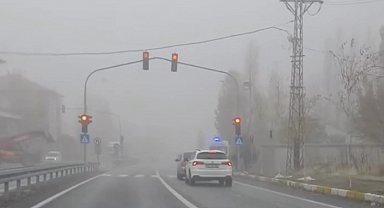 Patnos'ta etkili olan yoğun sis günlük hayatı olumsuz etkiledi