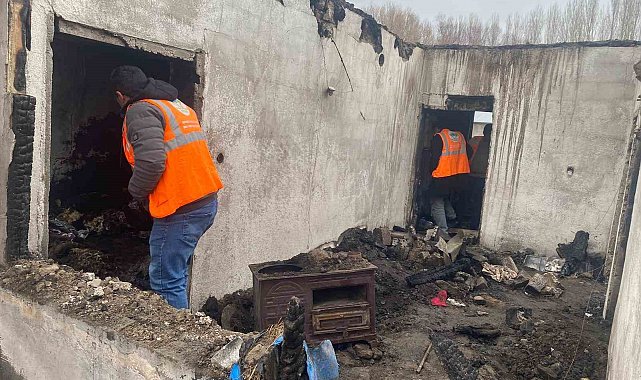 Patnos'ta evi yanan aileye dernekten yardım eli