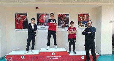 Pazarlar Spor Lisesi güreşte 3 madalya kazandı