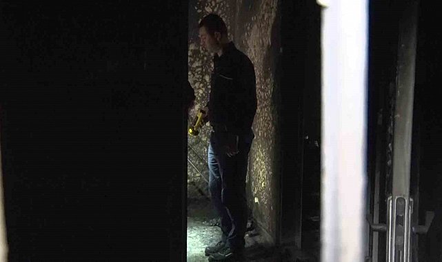 Pendik'te 3 çocuğa mezar olan ev sabahın ilk ışıklarıyla görüntülendi