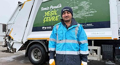 Pendik'te çöpten çıkan bağlama gönüllere dokundu