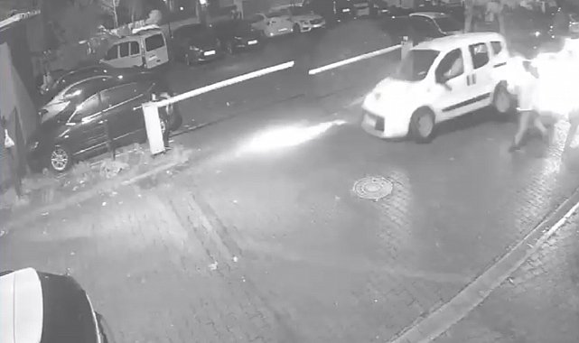 Pendik'te direksiyon hakimiyetini kaybeden sürücü ortalığı birbirine kattı