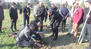 Pınarhisar'da 20 şehit için 20 fidan toprakla buluştu