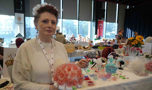 Plastik atıklar çiçek açtı: Çevreye duyarlı sanat